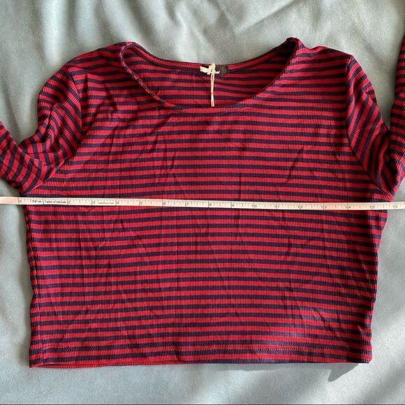 Lisakai Long Sleeve Crop Top - Picture 8 of 11